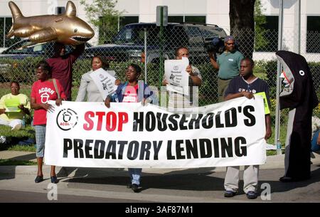 TP 121971 - - LIEFERUNG AN: Business News - - 5/8/2001 - - Brandon - - BILDUNTERSCHRIFT INFO: Mitglieder der Verbrauchergruppe ACORN (Credit Image: St Petersburg Times/ZUMAPRESS.com) Stockfoto