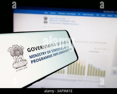 Stuttgart, Deutschland - 21.11.2024: Mobiltelefon mit Logo des indischen statistikministeriums MoSPI auf dem Bildschirm vor der Website. Stockfoto