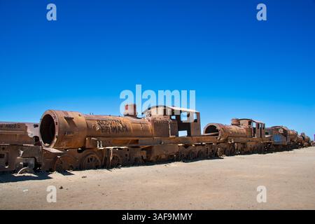 Zugfriedhof, Uyuni, Bolivien. Der verlassene Zugfriedhof in Bolivien, Uyuni Stockfoto