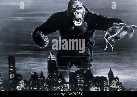August 2004; Hollywood, CA, USA; (Dateifoto: 6.01.1933) die Schauspielerin FAY WRAY, berühmt gemacht als sie das Mädchen auf dem Empire State Building vom riesigen Affen im Filmklassiker King Kong aus dem Jahr 1933 spielte, starb am 8. August 2004 im Alter von 96 Jahren im Schlaf. Im Bild: Schauspielerin FAY WRAY. (Kreditbild: SNAP/ZUMAPRESS.com) Stockfoto