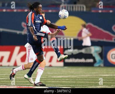 18. September 2009: Neuengland revolutioniert #21 Mittelfeldspieler Shalrie Joseph mit dem Ball. Die New York Red Bulls bestritten die New England Revolution 1-1 im Giants Stadium in Rutherford, New Jersey (Credit Image: SGM/ZUMAPRESS.com) Stockfoto