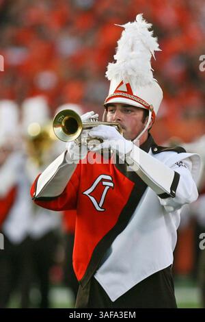 26. September 2009: Ein Mitglied der Bowling Green Marching Band spielt während der Nationalhymne vor Beginn des Spiels. Boise State University, der Western Athletic Conference, der Bowling Green State University, der Mid-American Conference, im Doyt Perry Stadium in Bowling Green, Ohio. Boise State besiegt Bowling Green 49-14 (Bild: SGM/ZUMAPRESS.com) Stockfoto