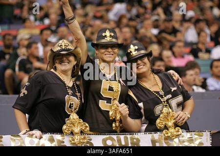4. Oktober 2009: Fans der New Orleans Saints beim 24:10-Sieg über die Jets im Superdome in New Orleans Louisianna (Bild: SGM/ZUMAPRESS.com) Stockfoto