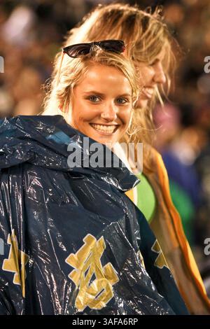 26. September 2009: Notre Dame Fan. Boise State University, der Western Athletic Conference, der Bowling Green State University, der Mid-American Conference, im Doyt Perry Stadium in Bowling Green, Ohio. Boise State besiegt Bowling Green 49-14 (Bild: SGM/ZUMAPRESS.com) Stockfoto