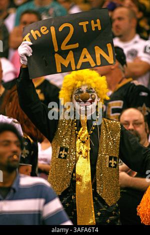 4. Oktober 2009: Fans der New Orleans Saints beim 24:10-Sieg über die Jets im Superdome in New Orleans Louisianna (Bild: SGM/ZUMAPRESS.com) Stockfoto
