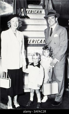 Juni 1950; Hollywood, Kalifornien, USA; 1950, ABGEBILDET: CATHERINE ANDREWS, DANA ANDREWS, MARY TODD ANDREWS, STEPHEN ANDREWS, FAMILIEN (REAL). (Kreditbild: Austral/ZUMAPRESS.com) Stockfoto