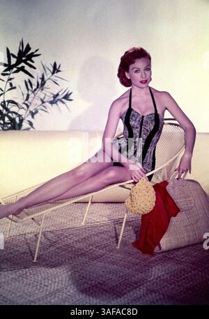 Juni 1950; Hollywood, Kalifornien, USA; 1950, ABGEBILDET: BADEANZUG, KLEIDUNG, JEANNE CRAIN. (Kreditbild: Austral/ZUMAPRESS.com) Stockfoto
