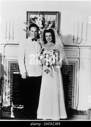 Juni 1942; Hollywood, Kalifornien, USA; 1942, ABGEBILDET: JAMES DOUGHERTY, MARILYN MONROE, HOCHZEIT. (Kreditbild: Austral/ZUMAPRESS.com) Stockfoto