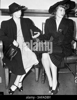 Juni 1942; Hollywood, Kalifornien, USA; 1942, ABGEBILDET: VOLGA CANSINO, RITA HAYWORTH, SCHEIDUNG. (Kreditbild: Austral/ZUMAPRESS.com) Stockfoto