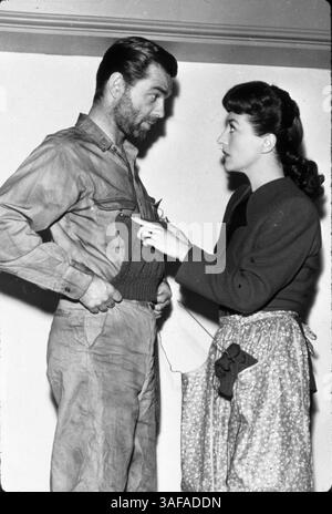 Juni 1942; Hollywood, Kalifornien, USA; 1942, STUDIO: MGM, IM BILD: JOAN CRAWFORD, PHILLIP TERRY, STRICKEN, VERHEIRATETE PAARE... (Kreditbild: Austral/ZUMAPRESS.com) Stockfoto