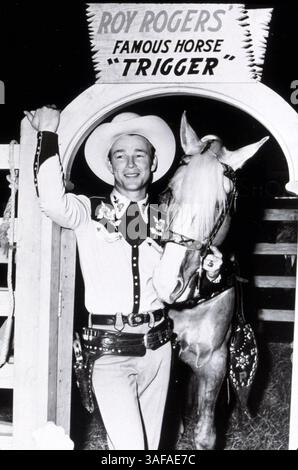 Juni 1950; Hollywood, Kalifornien, USA; 1950, ABGEBILDET: TIERE (MIT SCHAUSPIELERN), PFERD, ROY ROGERS. (Kreditbild: Austral/ZUMAPRESS.com) Stockfoto