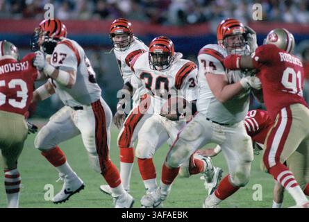 NFL Footballball 22. Januar 1989; Miami, FL, USA; Ickey Woods der Cincinnati Bengals im Super Bowl XXIII im Joe Robbie Stadium gegen die San Francisco 49ers. Die 49ers gewannen 20:16. (Bild: APEX MediaWire/ZUMAPRESS.com) Stockfoto