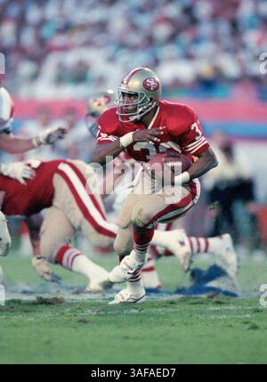 NFL Footballball 22. Januar 1989; Miami, FL, USA; Roger Craig von den San Francisco 49ers im Super Bowl XXIII im Joe Robbie Stadium gegen die Cincinnati Bengals. Die 49ers gewannen das Spiel mit 20:16. (Bild: APEX MediaWire/ZUMAPRESS.com) Stockfoto