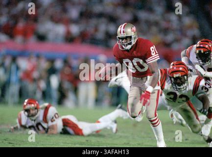 NFL Footballball 22. Januar 1989; Miami, FL, USA; Jerry Rice von den San Francisco 49ers im Super Bowl XXIII im Joe Robbie Stadium gegen die Cincinnati Bengals. Die 49ers gewannen das Spiel mit 20:16. Rice war der wertvollste Spieler des Spiels. (Bild: APEX MediaWire/ZUMAPRESS.com) Stockfoto