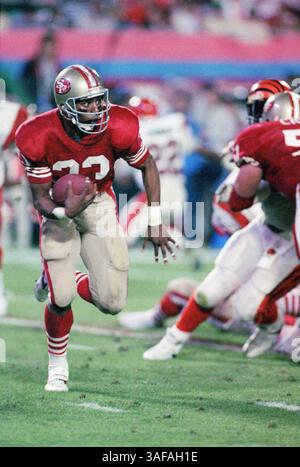 NFL Footballball 22. Januar 1989; Miami, FL, USA; Roger Craig von den San Francisco 49ers im Super Bowl XXIII im Joe Robbie Stadium gegen die Cincinnati Bengals. Die 49ers gewannen das Spiel mit 20:16. (Bild: APEX MediaWire/ZUMAPRESS.com) Stockfoto