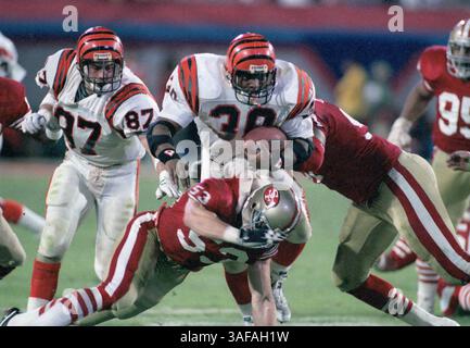NFL Footballball 22. Januar 1989; Miami, FL, USA; Ickey Woods der Cincinnati Bengals im Super Bowl XXIII im Joe Robbie Stadium gegen die San Francisco 49ers. Die 49ers gewannen 20:16. (Bild: APEX MediaWire/ZUMAPRESS.com) Stockfoto