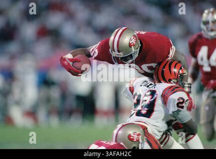 NFL Footballball 22. Januar 1989; Miami, FL, USA; Jerry Rice von den San Francisco 49ers im Super Bowl XXIII im Joe Robbie Stadium gegen die Cincinnati Bengals. Die 49ers gewannen das Spiel mit 20:16. Rice war der wertvollste Spieler des Spiels. (Bild: APEX MediaWire/ZUMAPRESS.com) Stockfoto