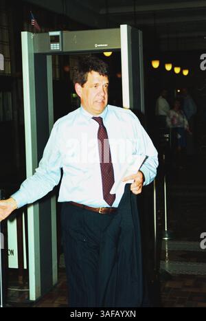 August 1996; Little Rock, Arkansas, USA; die Figur wurde im Wildwasserskandal befragt, CHARLES MATHEWS. Whitewater, der populäre Name für ein gescheitertes Arkansas Immobilienunternehmen der Whitewater Development Corp. In den 1970er Jahren waren Gouverneur Bill Clinton und seine Frau Hillary Rodham Clinton Partner; der Name wird auch für die politischen Auswirkungen dieses Projekts verwendet. . (Bild: Spencer Tirey/ZUMAPRESS.com) Stockfoto