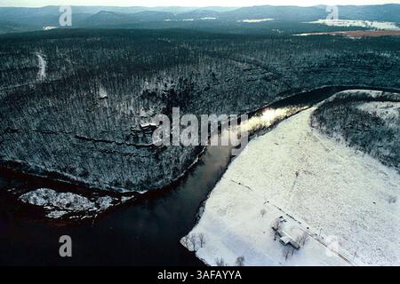 August 1996; Little Rock, Arkansas, USA; ein Überblick über das Land, das im Wildwasserskandal umstritten ist. Whitewater, der populäre Name für ein gescheitertes Arkansas Immobilienunternehmen der Whitewater Development Corp. In den 1970er Jahren waren Gouverneur Bill Clinton und seine Frau Hillary Rodham Clinton Partner; der Name wird auch für die politischen Auswirkungen dieses Projekts verwendet. . (Bild: Spencer Tirey/ZUMAPRESS.com) Stockfoto