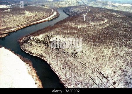 August 1996; Little Rock, Arkansas, USA; ein Überblick über das Land, das im Wildwasserskandal umstritten ist. Whitewater, der populäre Name für ein gescheitertes Arkansas Immobilienunternehmen der Whitewater Development Corp. In den 1970er Jahren waren Gouverneur Bill Clinton und seine Frau Hillary Rodham Clinton Partner; der Name wird auch für die politischen Auswirkungen dieses Projekts verwendet. . (Bild: Spencer Tirey/ZUMAPRESS.com) Stockfoto