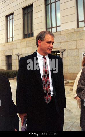 August 1996; Little Rock, Arkansas, USA; Anwalt der Wildwasserfigur WALTER KAYE. Whitewater, der populäre Name für ein gescheitertes Arkansas Immobilienunternehmen der Whitewater Development Corp. In den 1970er Jahren waren Gouverneur Bill Clinton und seine Frau Hillary Rodham Clinton Partner; der Name wird auch für die politischen Auswirkungen dieses Projekts verwendet. . (Bild: Spencer Tirey/ZUMAPRESS.com) Stockfoto