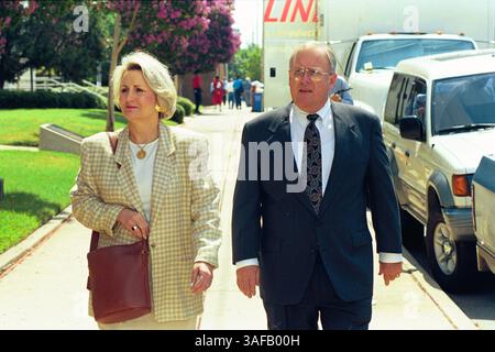 August 1996; Little Rock, Arkansas, USA; Banker, der vor Gericht gestellt wurde, aber im Wildwasserskandal nicht schuldig befunden wurde, ROBERT HILL. Whitewater, der populäre Name für ein gescheitertes Arkansas Immobilienunternehmen der Whitewater Development Corp. In den 1970er Jahren waren Gouverneur Bill Clinton und seine Frau Hillary Rodham Clinton Partner; der Name wird auch für die politischen Auswirkungen dieses Projekts verwendet. . (Bild: Spencer Tirey/ZUMAPRESS.com) Stockfoto