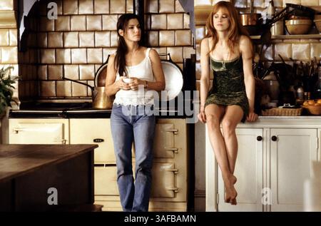 August 2000; Hollywood, CA, USA; Regisseur GRIFFIN DUNE, Produzentin DENISE DI NOVI, Schauspielerin SANDRA BULLOCK (Stars als Sally Owens) und Schauspielerin NICOLE KIDMAN (Stars als Gillian Owens) in „Practical Magic“. (Kreditbild: ZUMA Press/ZUMAPRESS.com) Stockfoto
