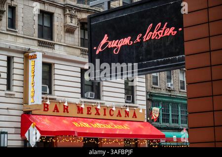 Burger & Lobster gegenüber von Bar Mexicana Restaurant, NYC, USA, 2025 Stockfoto