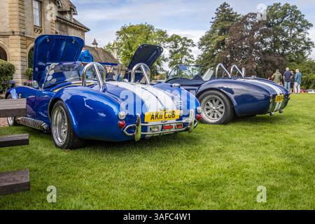 Bristol, Großbritannien, 13. August 2023: Shelby Cobras bei einem Autotreffen. Stockfoto