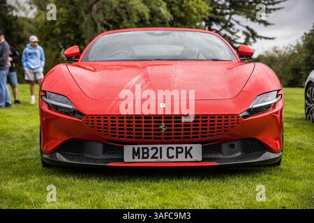 Bristol, Großbritannien, 13. August 2023: 2021 Ferrari Roma Red mit V8 Turbo und 620 PS. Stockfoto