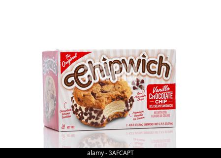 IRVINE, KALIFORNIEN - 6. April 2025: Ein Paket mit dem Original Chipwich Vanilla Chocolate Chip Ice Cream Sandwich von Crave Better Foods. Stockfoto