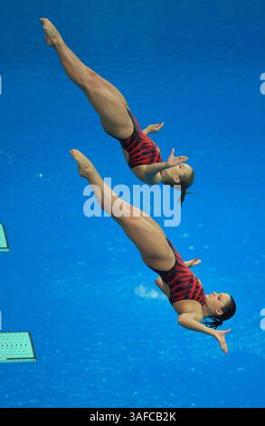 10. August 2008 - Peking, China - die ukrainischen Taucher MARIYA VOLOSHCHENKO und ANNA PYSMENSKA treten beim 3-m-Springboard-Finale der Frauen bei den Olympischen Spielen 2008 in Peking im Nationalen Aquatics Center, auch bekannt als Wasserwürfel in Peking, China, am 10. August 2008 an. Das ukrainische Team belegte mit 293,10 Punkten Platz 7 der Veranstaltung (Credit Image: ZUMA Press/ZUMAPRESS.com) Stockfoto