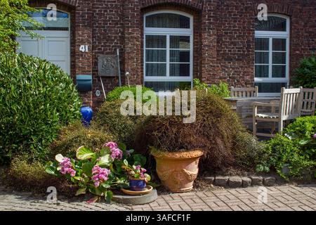 Altes Haus in der deutschen Kleinstadt Issum, Nordrhein-Westfalen, Deutschland Stockfoto