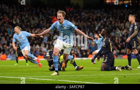 Dateifoto vom 17.04.2024 von Kevin de Bruyne aus Manchester City feiert das erste Tor seiner Mannschaft. Ruben Dias sagt, dass die Spieler von Manchester City entschlossen sind, Kevin de Bruyne den „einzigartigen und besonderen“ Auftrag zu geben, den er verdient. Ausgabedatum: Montag, 7. April 2025. Stockfoto