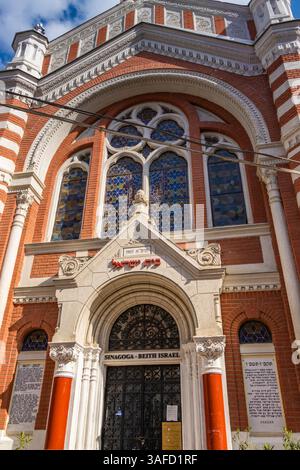Brasov, Rumänien. Die Beth-Israel-Synagoge, eine neologische Synagoge, Außenansicht in der 29 Poarta chei Street und ist Teil der National Hist Stockfoto