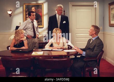 SEPTEMBER 2001; LOS ANGELES, CA, USA; (L-R) FARRAH FAWCETT, CHARLIE SHEEN, HEATHER LOCKLEAR und BARRY BOSTWICK sind die Hauptrollen in „Spin City“. (Kreditbild: ZUMA Press/ZUMAPRESS.com) Stockfoto