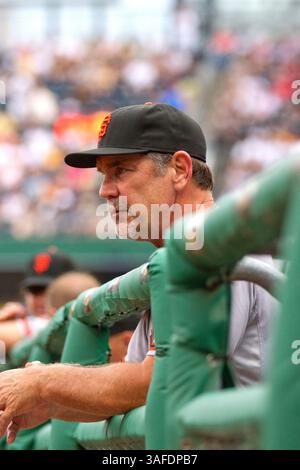 Juli 2012: Riesen-Manager Bruce Bochy #15 beobachtet während des Spiels zwischen den San Francisco Giants und den Pittsburgh Pirates im PNC Park in Pittsburgh, Pa, von den Stufen des Einstiegs. (Bild: © Aaron Doster/Cal Sport Media/ZUMAPRESS.com) Stockfoto