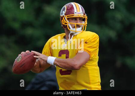 6. AUGUST 2012 : Washington Redskins Quarterback Jonathan Crompton (3) verpasst während der Offense-Übungen während des Trainingslagers am Montag im Redskins Park in Ashburn, VA. (Bild: © John Middlebrook/Cal Sport Media/ZUMAPRESS.com) Stockfoto