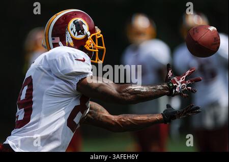 6. AUGUST 2012 : Washington Redskins Wide Receiver Santana Moss (89) holt sich einen Pass während der Übungen im Trainingslager am Montag im Redskins Park in Ashburn, VA. (Bild: © John Middlebrook/Cal Sport Media/ZUMAPRESS.com) Stockfoto