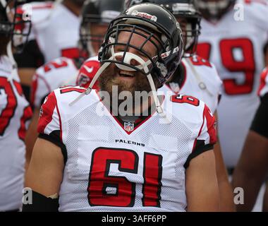 30. August 2012: Joe Hawley (#61) wurde von Atlanta Hawks vor dem Start des NFL-Spiels zwischen den Atlanta Falcons und den Jacksonville Jaguars auf dem EverBank Field in Jacksonville, FL, gegründet. Die Jaguars gewannen 24-14 . Daniel Goncalves(Bild: © Daniel Goncalves/Cal Sport Media/ZUMAPRESS.com) Stockfoto