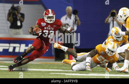 31. August 2012 - Atlanta, GA, USA - Mustafa Greene (33) sucht in der ersten Halbzeit gegen Tennessee im Chick-Fil-A Kickoff Game am Freitag, den 31. August 2012, im Georgia Dome in Atlanta, Georgia, nach Laufplätzen. Tennessee gewann mit 35:21. (Abbildung: © Ethan Hyman/MCT/ZUMAPRESS.com) Stockfoto