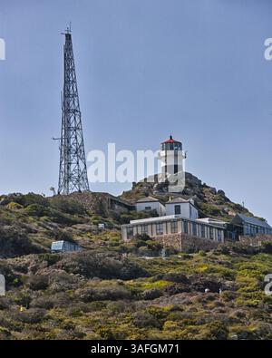 18. März 2011 – Westkap, Südafrika – der neue Leuchtturm von Cape Point (1914) an der südöstlichen Ecke der Kap-Halbinsel, der Südspitze der False Bay, bekannt als nahe dem Punkt, an dem sich der Indische Ozean und der Atlantische Ozean treffen. Sein Licht ist mit einer Reichweite von 63 km das stärkste an der südafrikanischen Küste (Bild: © Arnold Drapkin/ZUMAPRESS.com) Stockfoto