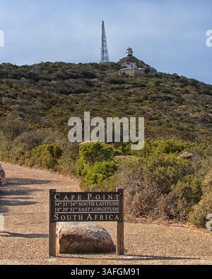 18. März 2011 – Westkap, Südafrika – der neue Leuchtturm von Cape Point (1914) an der südöstlichen Ecke der Kap-Halbinsel, der Südspitze der False Bay, bekannt als nahe dem Punkt, an dem sich der Indische Ozean und der Atlantische Ozean treffen. Sein Licht ist mit einer Reichweite von 63 km das stärkste an der südafrikanischen Küste (Bild: © Arnold Drapkin/ZUMAPRESS.com) Stockfoto