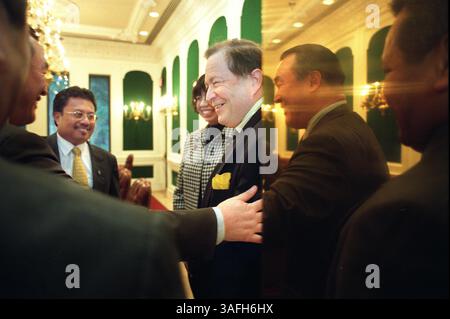 Tommy Remengesau Jr., Präsident von Palau, und Hershey Kyota, Botschafter von Palau, treffen sich mit Herrn Joo und Herrn Pruden, bevor sie am Mittwoch, den 13. März 2002, mit der Redaktion der Washington Times zusammentreffen. (Bild: Washington Times/ZUMAPRESS.com) Stockfoto