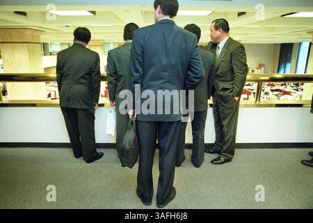 Tommy Remengesau Jr., Präsident von Palau, und Hershey Kyota, Botschafter von Palau, treffen sich mit Herrn Joo, bevor sie am Mittwoch, den 13. März 2002, mit der Redaktion der Washington Times zusammentreffen. (Bild: Washington Times/ZUMAPRESS.com) Stockfoto