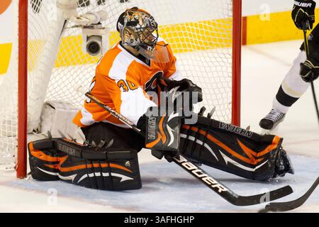 15. April 2012: Der Philadelphia Flyers-Torist Ilya Bryzgalov (30) im NHL Eastern Conference Quarter-Finals-Spiel 3 zwischen den Pittsburgh Penguins und Philadelphia Flyers im Well Fargo Center in Philadelphia, Pennsylvania. (Bild: © Chris Szagola/Cal Sport Media/ZUMAPRESS.com) Stockfoto