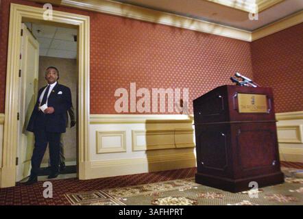 Al Sharpton kommt, um mit der Presse in einem Hotel in Washington, DC über den kommenden Mehrheitsführer Senat Sen. Bill Frist zu sprechen. Freitag, 27. Dezember 2002. (Bild: Washington Times/ZUMAPRESS.com) Stockfoto