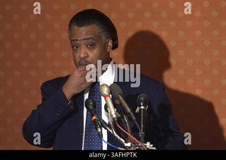 Al Sharpton spricht mit der Presse in einem Hotel in Washington, DC, über den kommenden Mehrheitsführer im Senat Sen. Bill Frist. Freitag, 27. Dezember 2002 (Bild: The Washington Times/ZUMAPRESS.com) Stockfoto