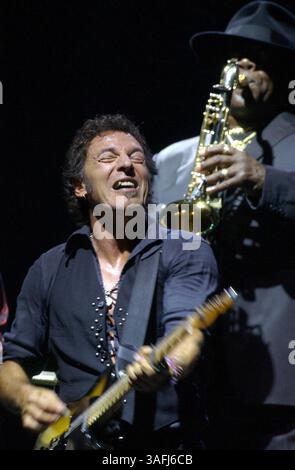 Bruce Springsteen (links) und Clarence Clemons (Bild: The Washington Times/ZUMAPRESS.com) Stockfoto