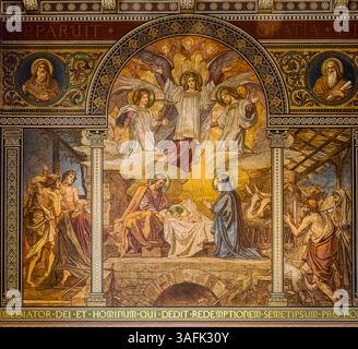 goldenes weihnachtsgemälde von Joseph und Maria im Stall in der Petersdom-Basilika in Pécs, Ungarn, 12. März 2025 Stockfoto